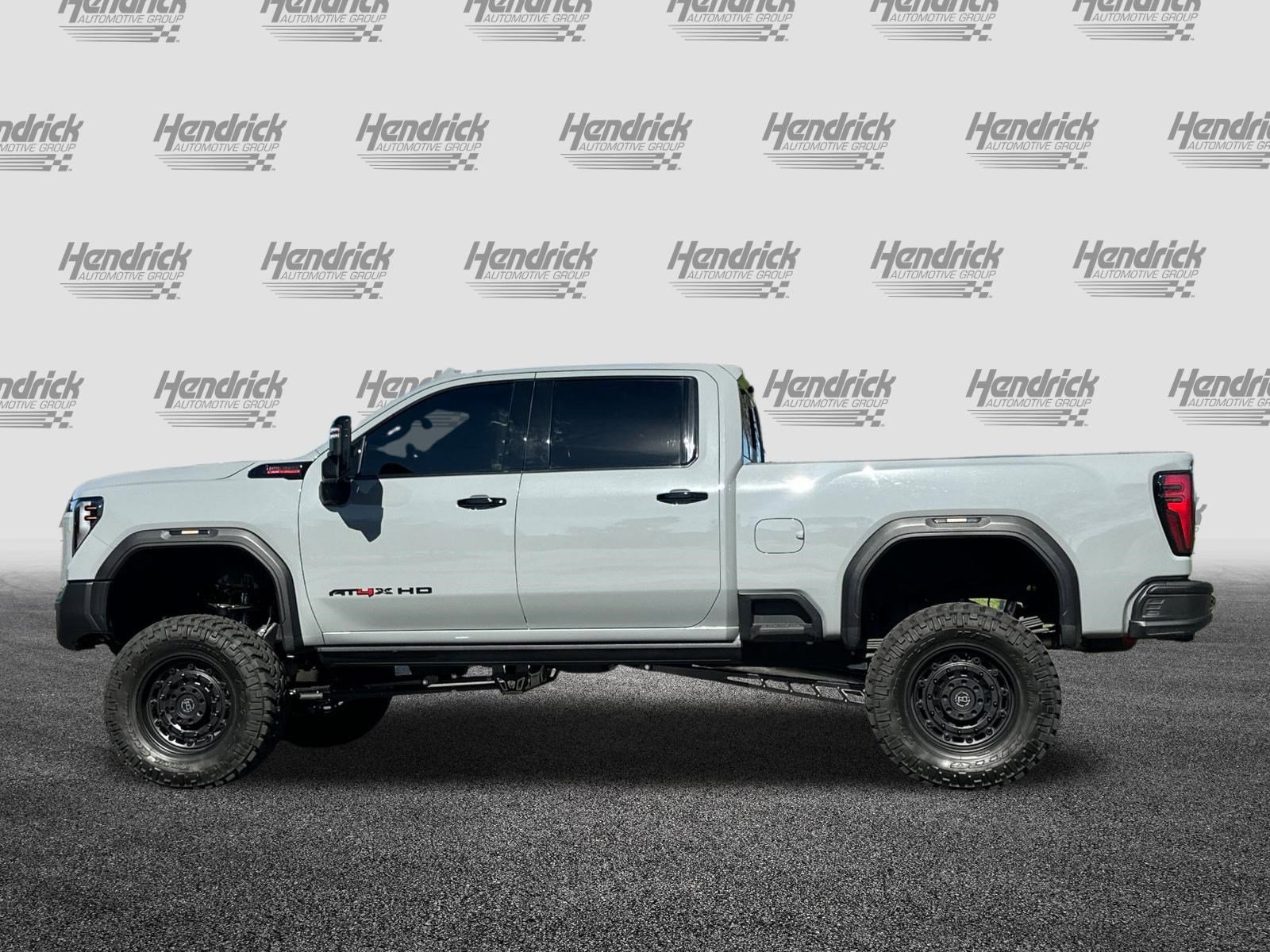 Used 2024 GMC Sierra 2500 AT4X w/ AT4X AEV Edition image 8