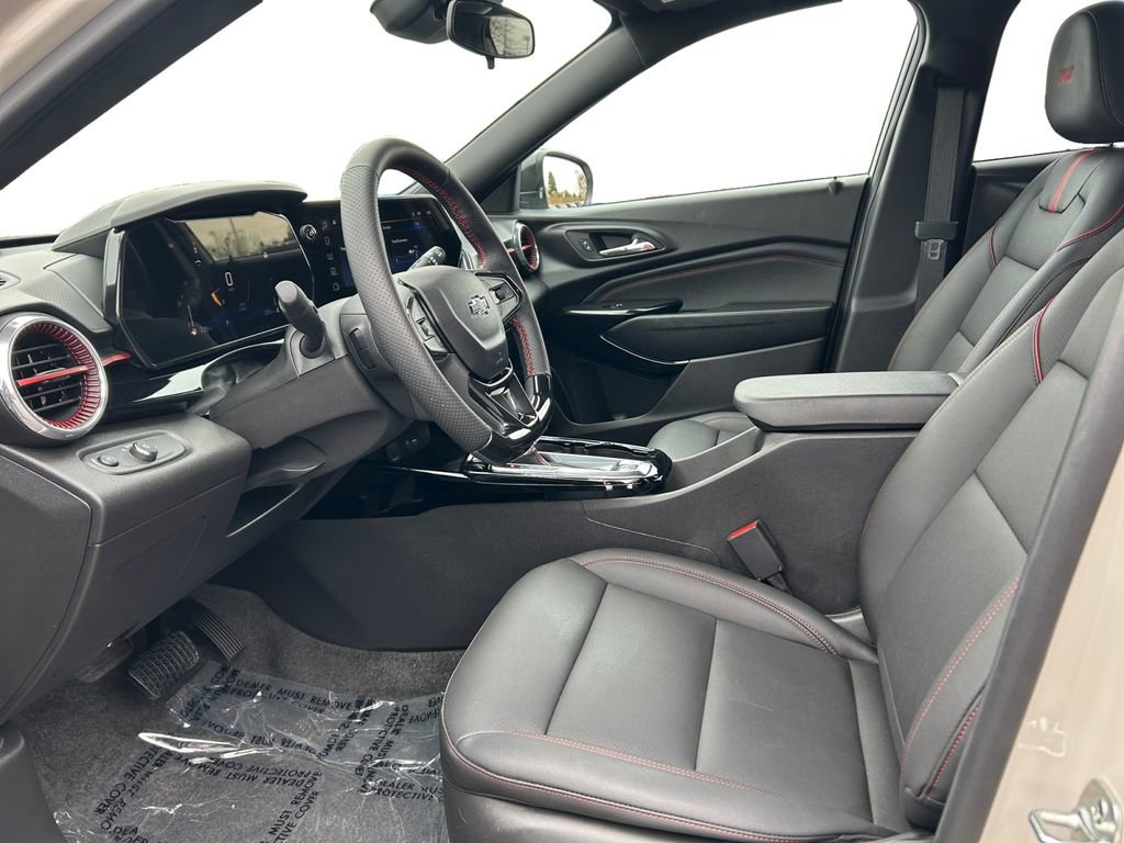 Used 2026 Chevrolet Trax RS w/ Sunroof Package image 11