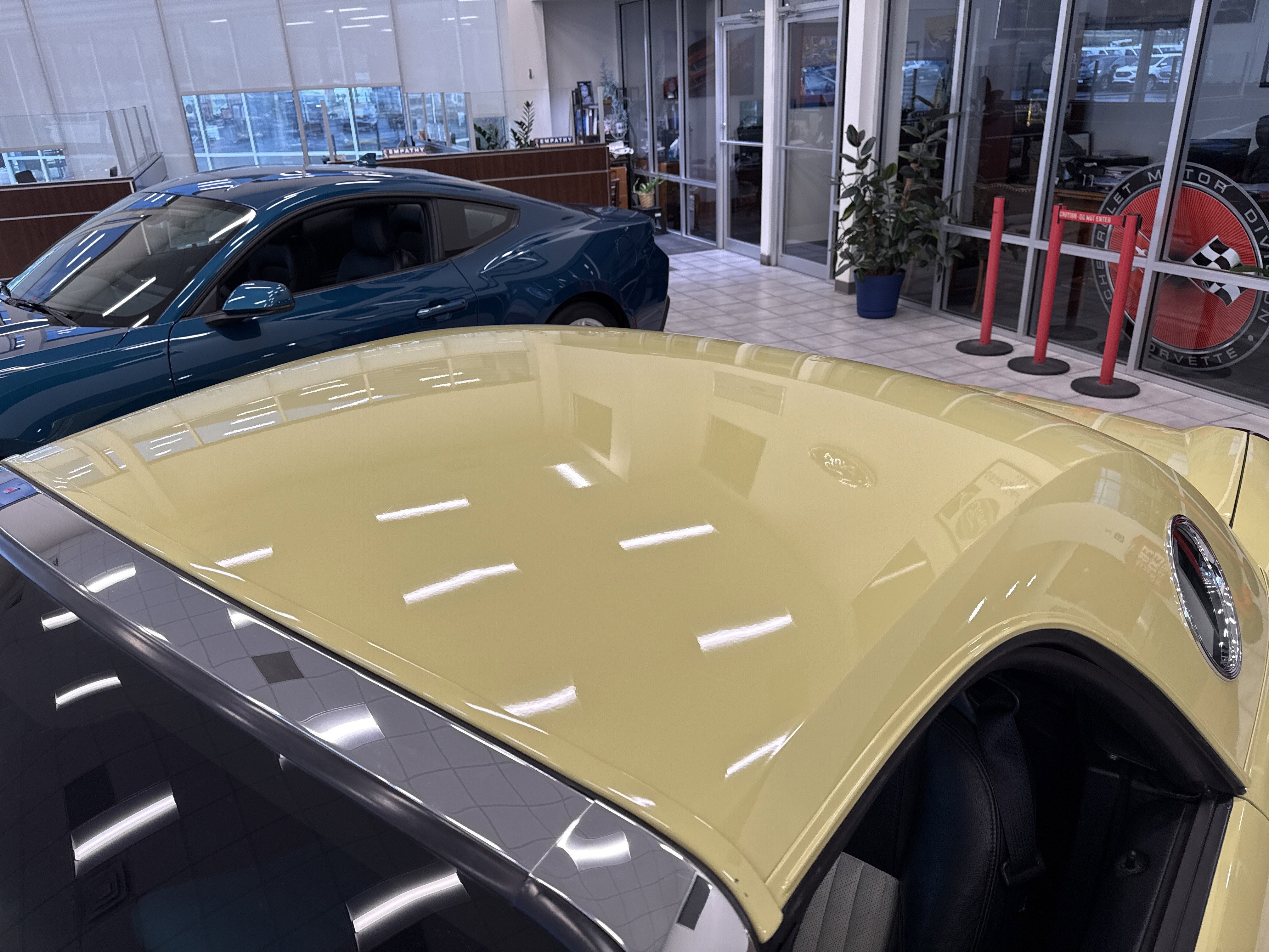 Used 2005 Ford Thunderbird image 12