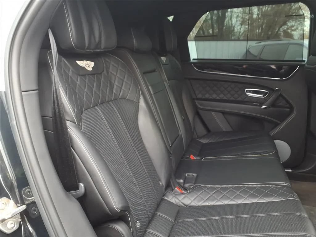 Used 2018 Bentley Bentayga AWD/4WD image 17