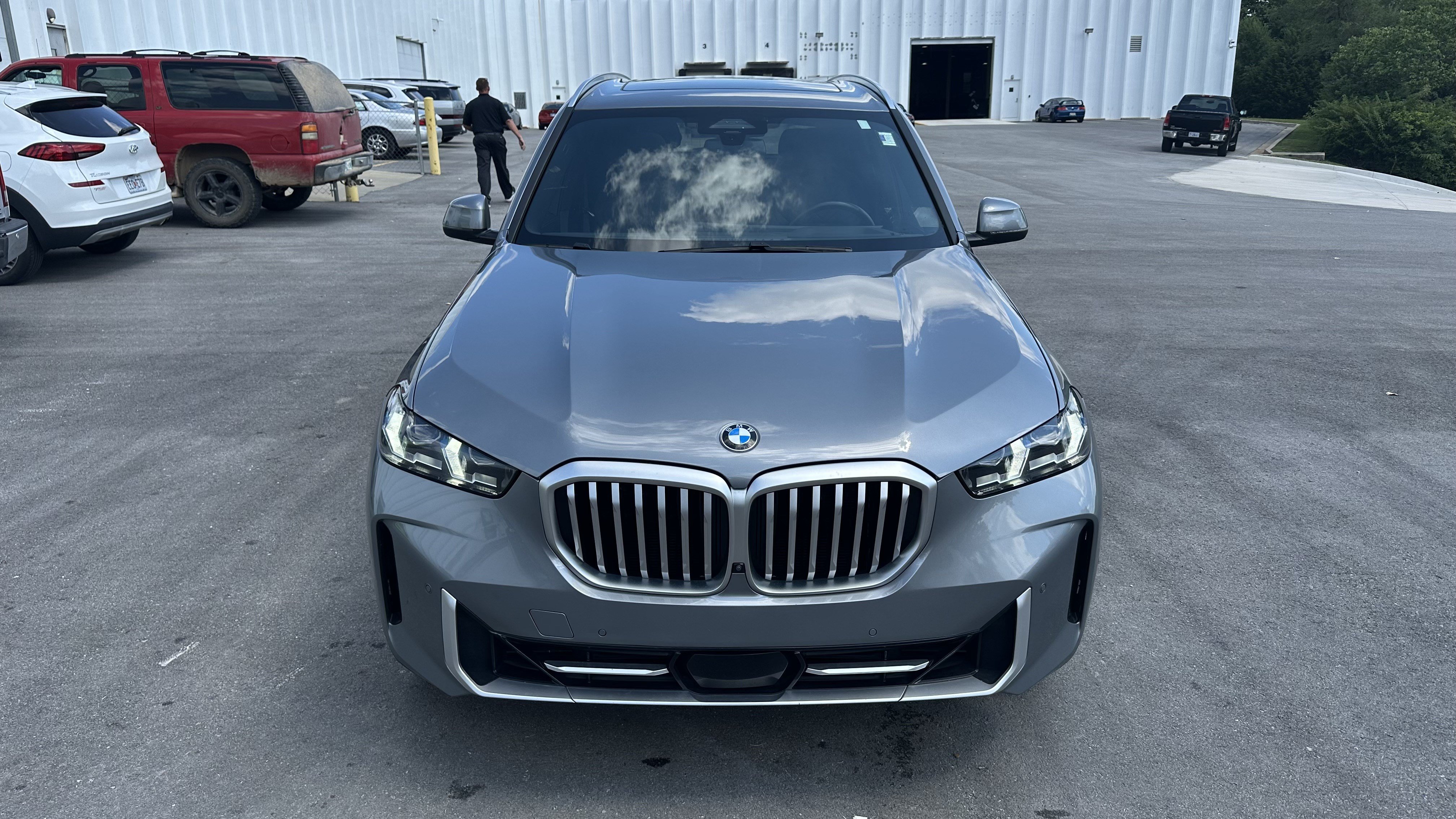 Used 2024 BMW X5 xDrive40i w/ Premium Package AWD/4WD image 3