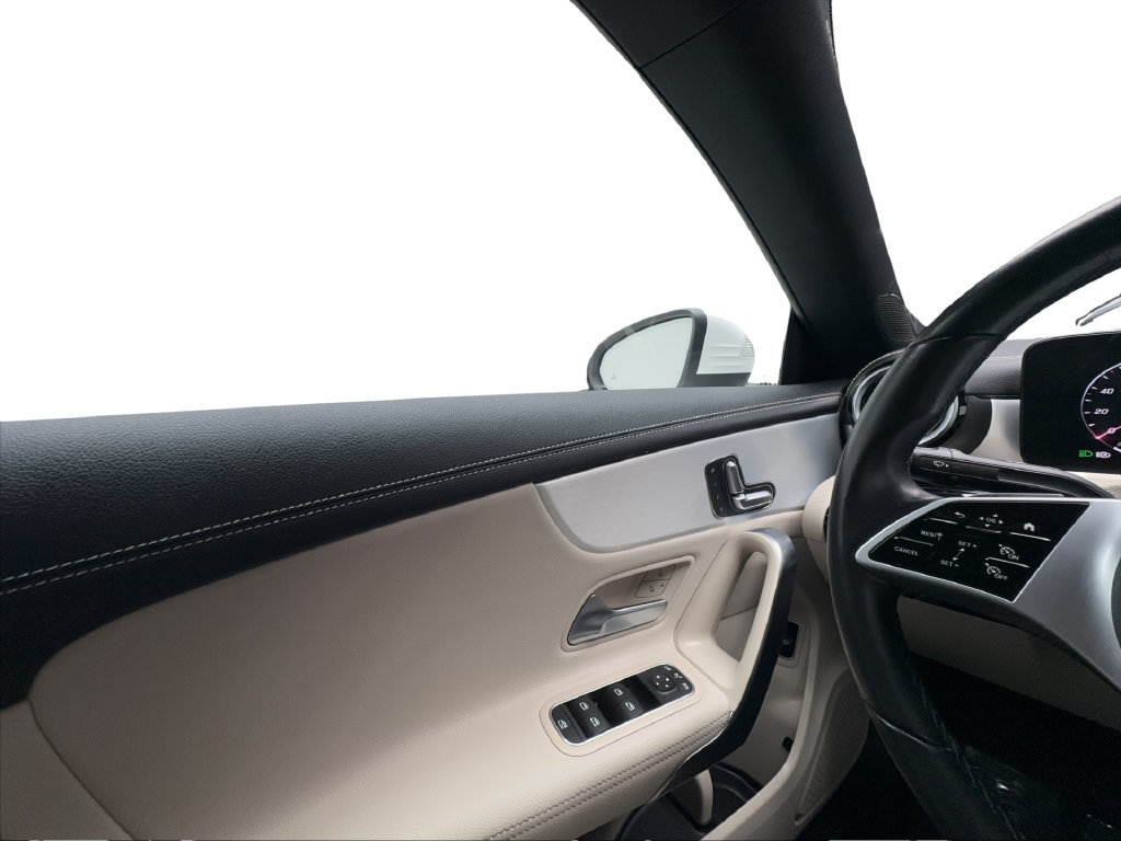 Used 2025 Mercedes-Benz CLA 250 image 36