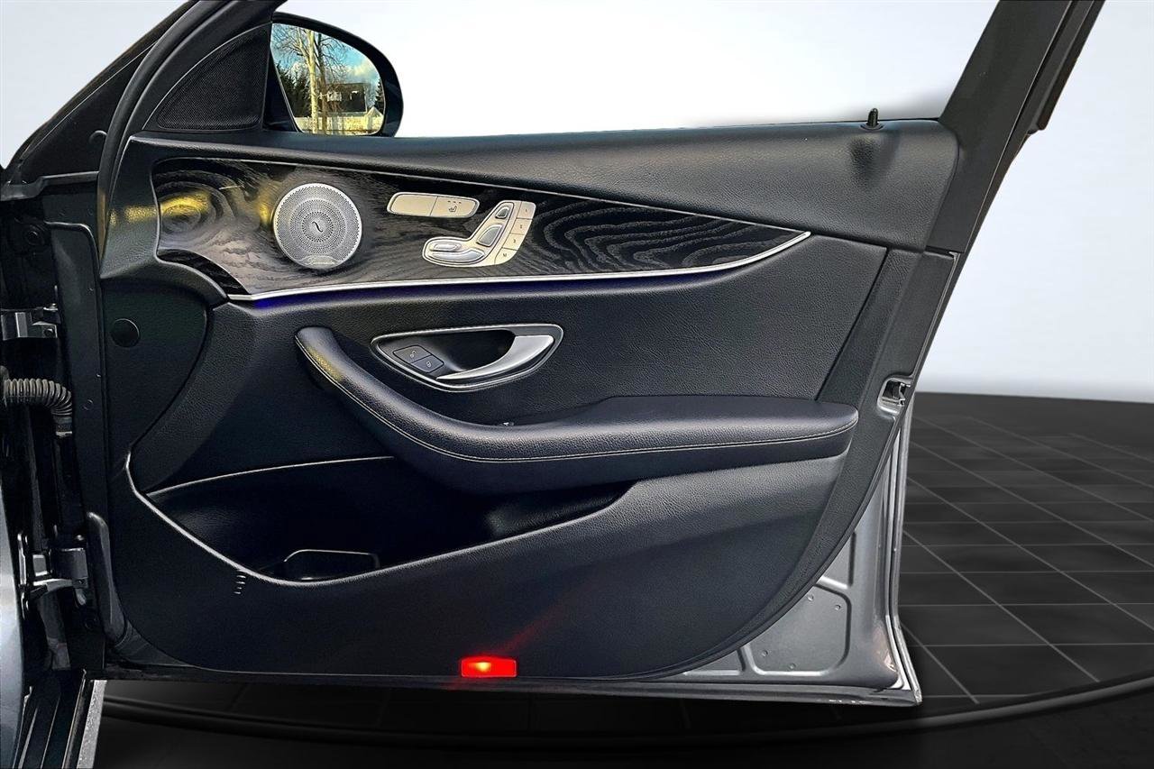 Used 2018 Mercedes-Benz E 300 4MATIC w/ Premium 1 Package image 28