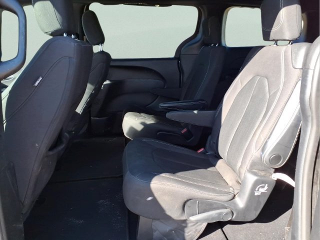 Used 2019 Chrysler Pacifica Touring Plus w/ S Appearance Package FWD image 17