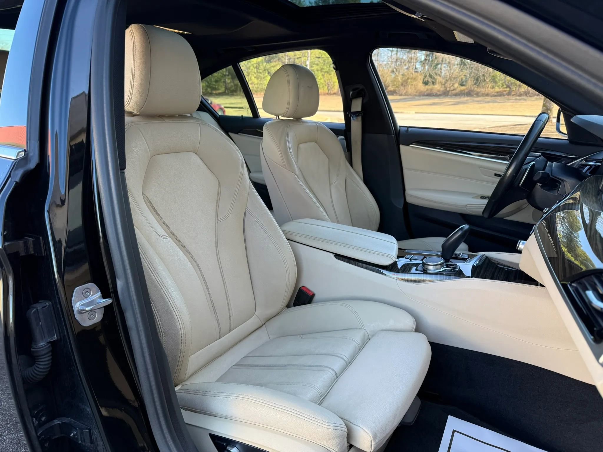 Used 2018 BMW 540i w/ Premium Package RWD image 29