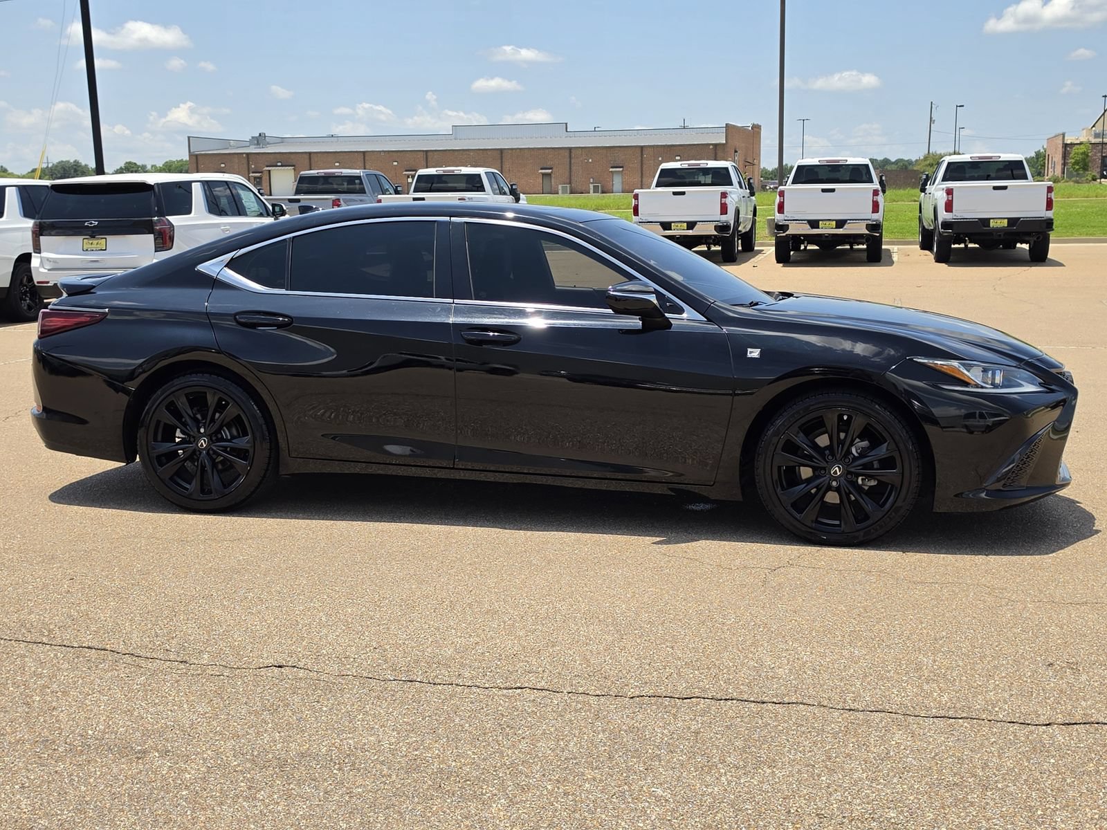 Used 2022 Lexus ES 350 F Sport w/ Accessory Package 2 FWD image 4