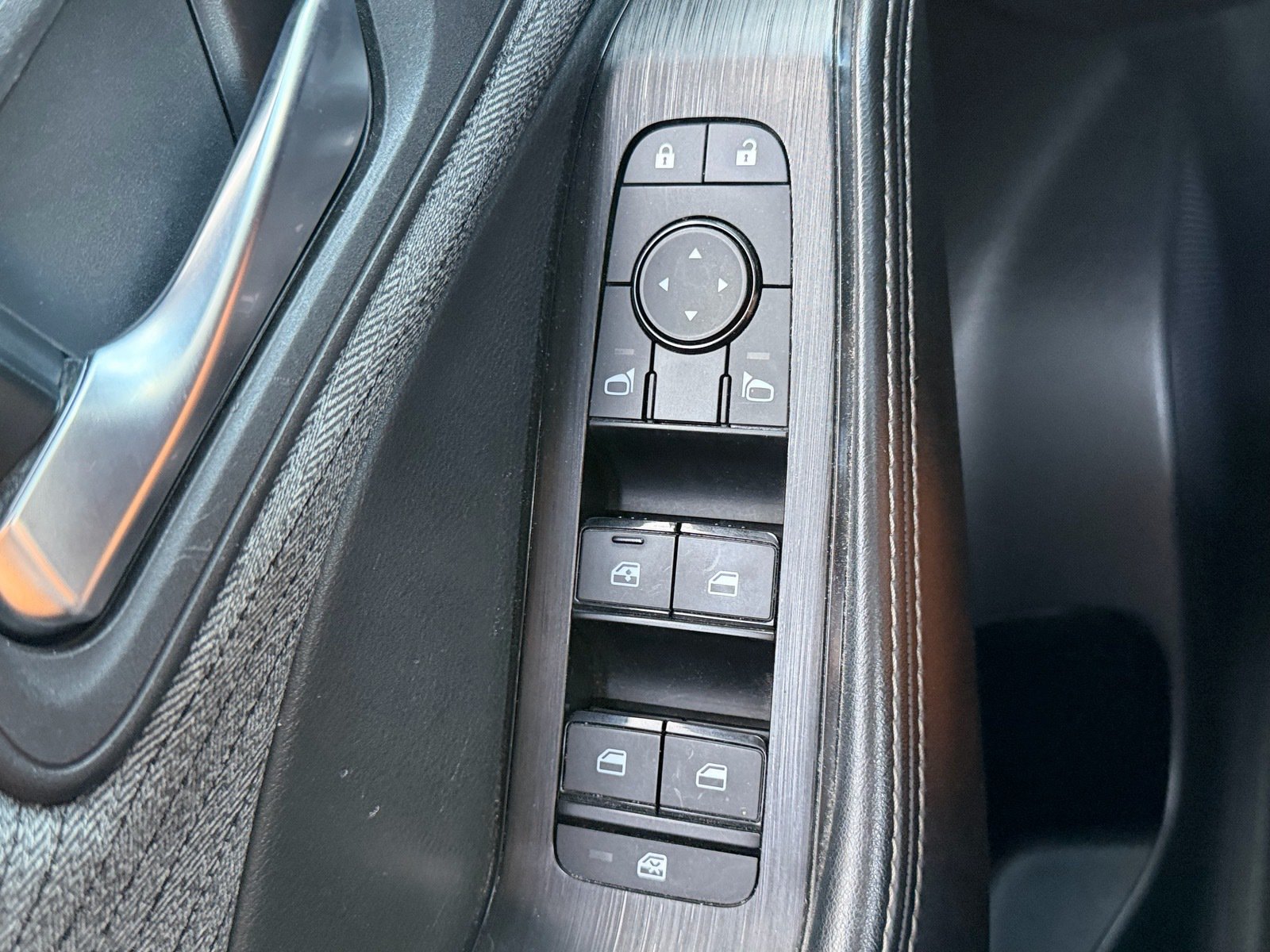 Used 2023 Nissan Rogue SV FWD image 33