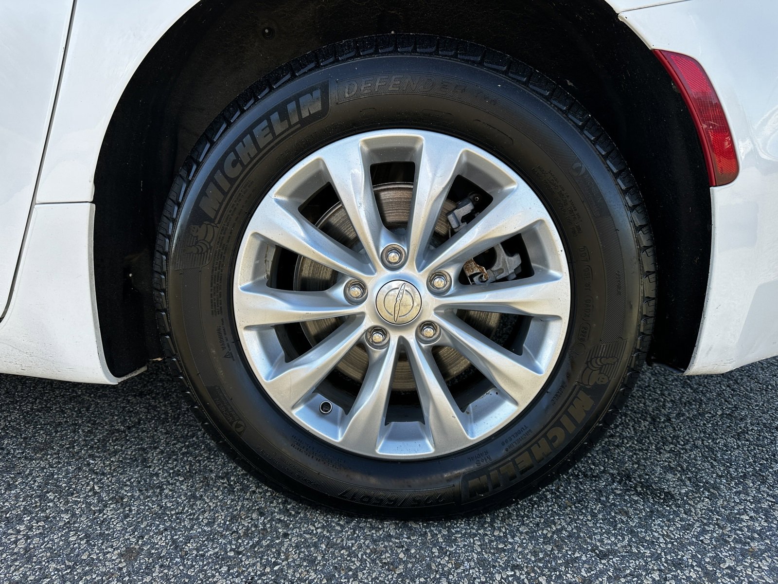 Used 2018 Chrysler Pacifica Touring-L image 21