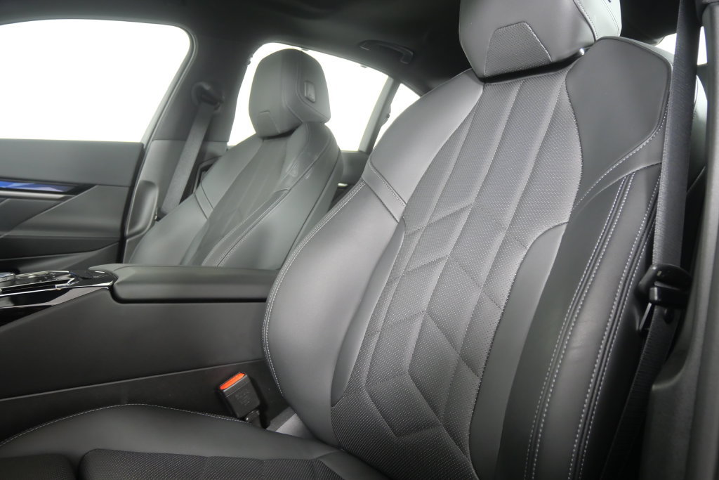 Used 2027 BMW 530i RWD image 13