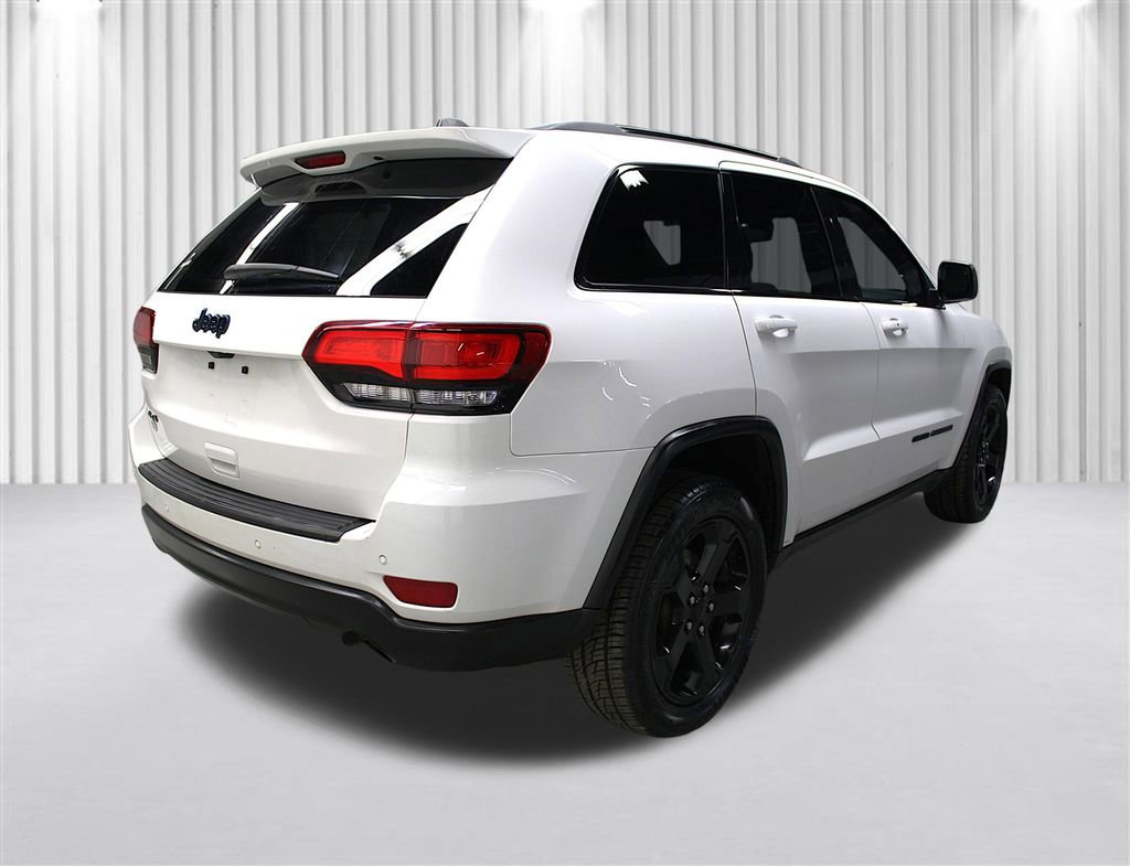 Used 2019 Jeep Grand Cherokee Laredo AWD/4WD image 3