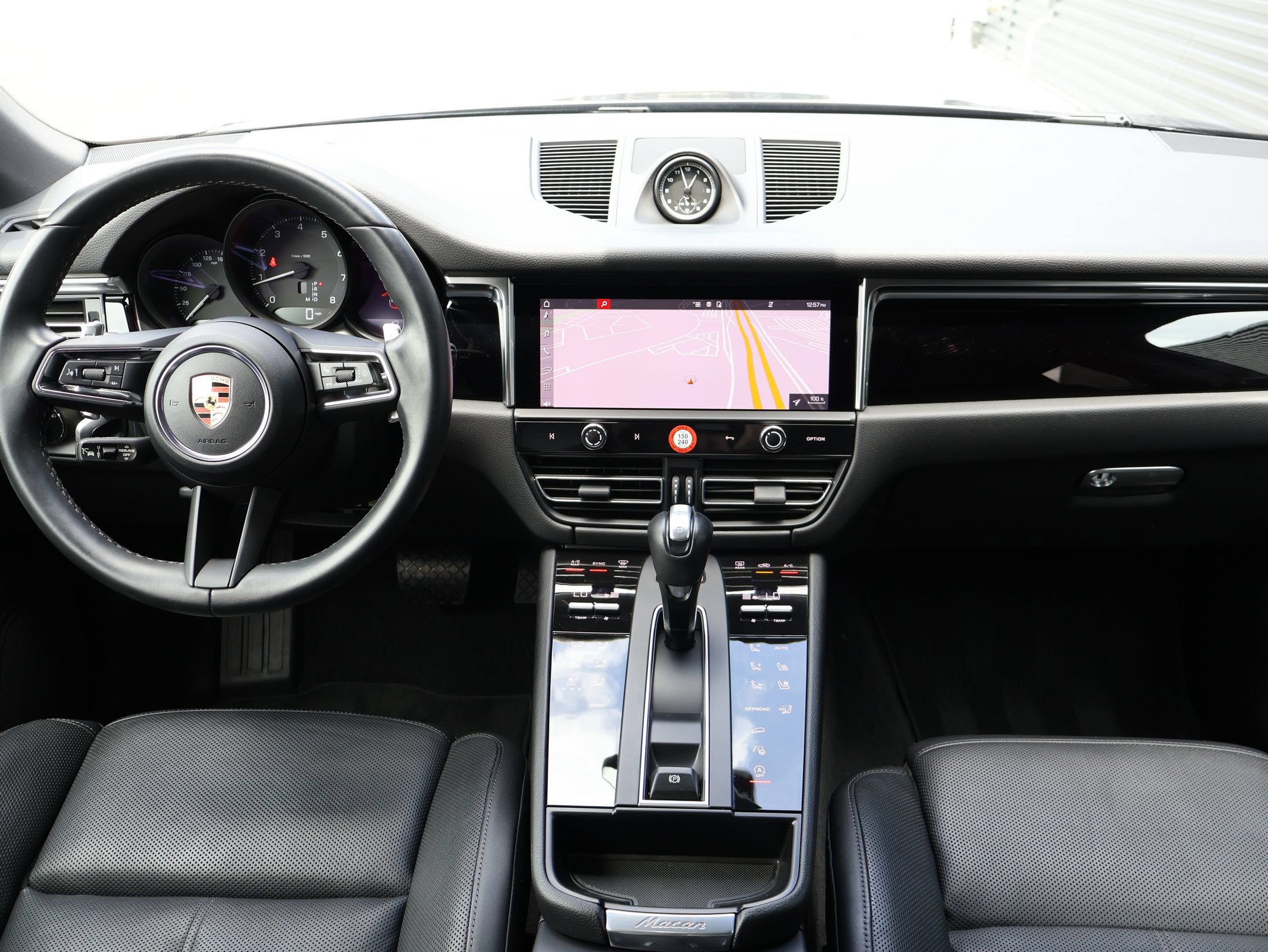 Used 2023 Porsche Macan AWD/4WD image 22