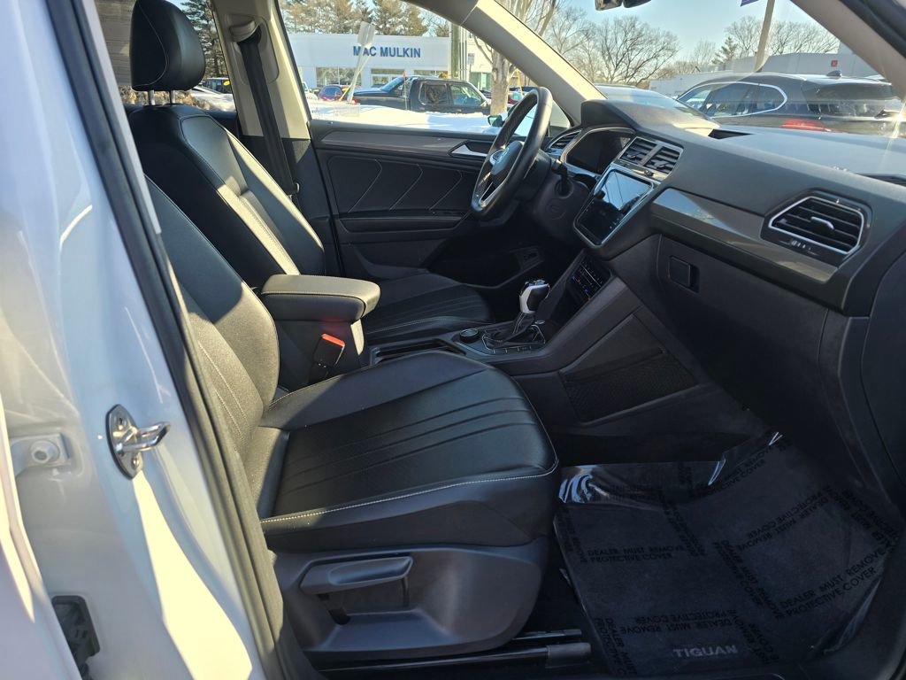 Used 2024 Volkswagen Tiguan SE AWD/4WD image 10