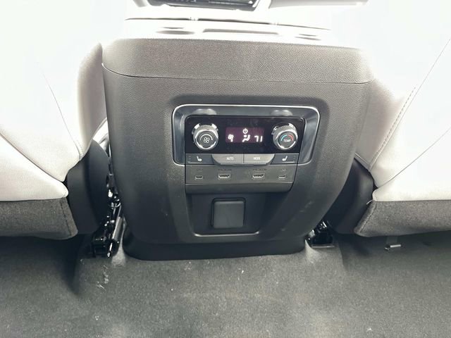 New 2025 Chevrolet Suburban Premier image 17