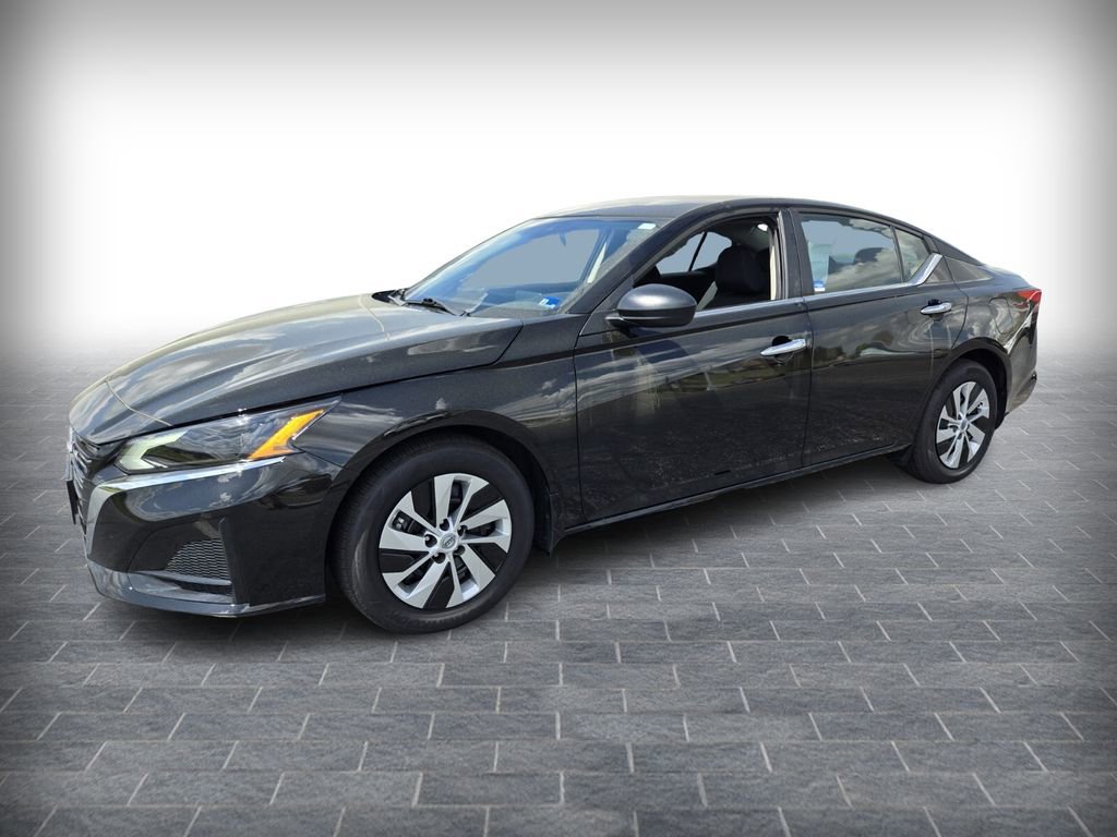 Certified 2025 Nissan Altima 2.5 S FWD image 2