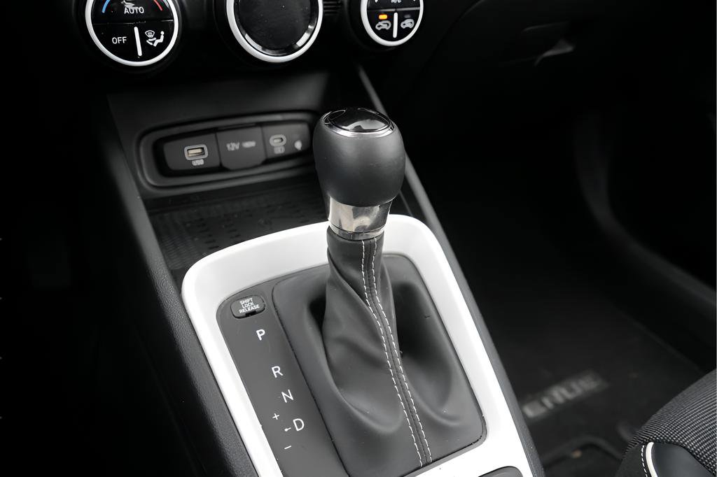 Certified 2023 Hyundai Venue Limited FWD image 27