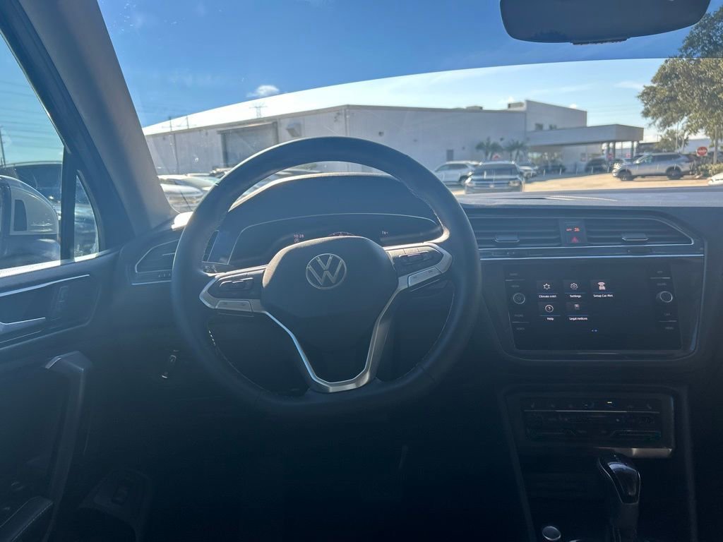 Used 2022 Volkswagen Tiguan SE image 48
