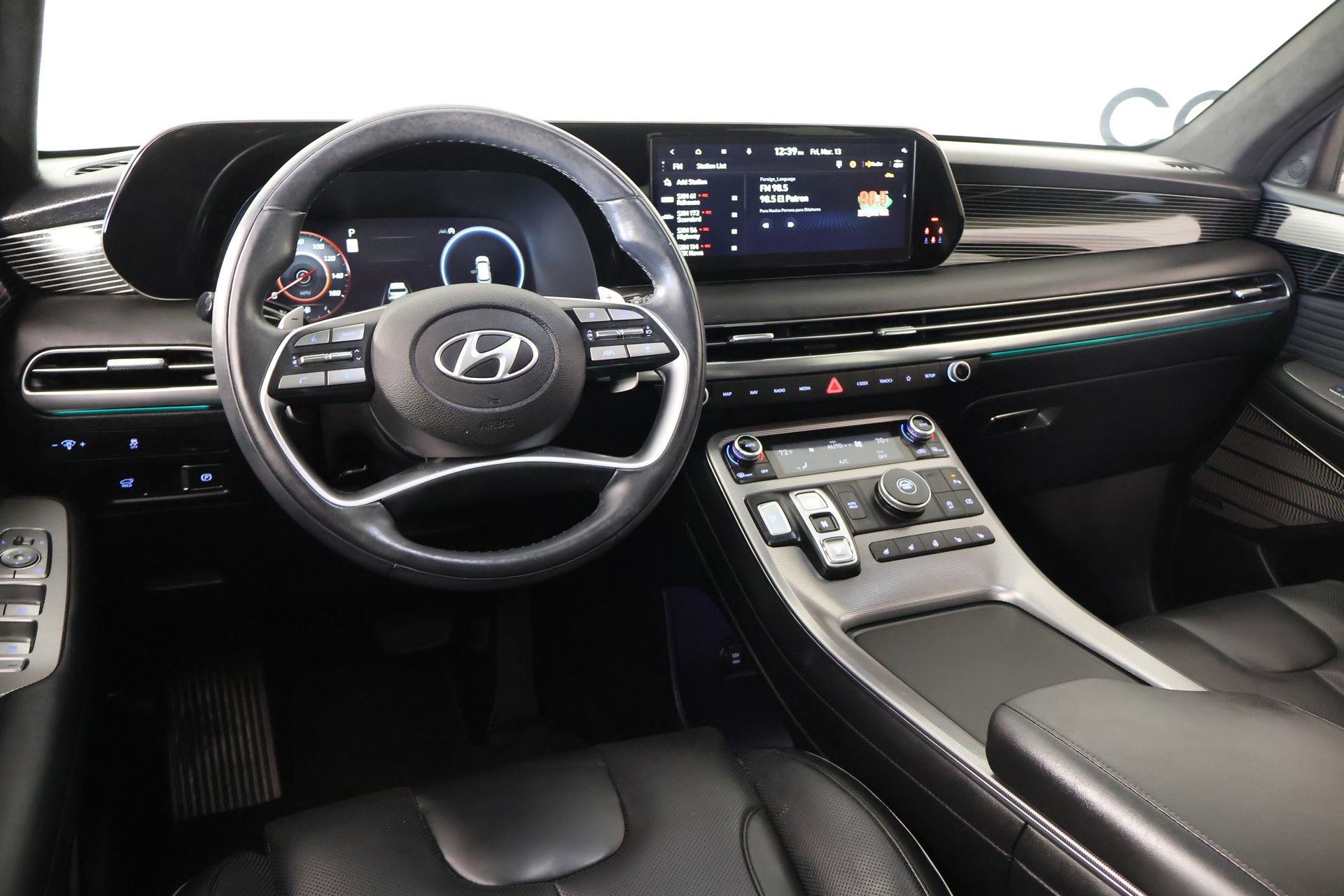 Used 2024 Hyundai Palisade Calligraphy image 2