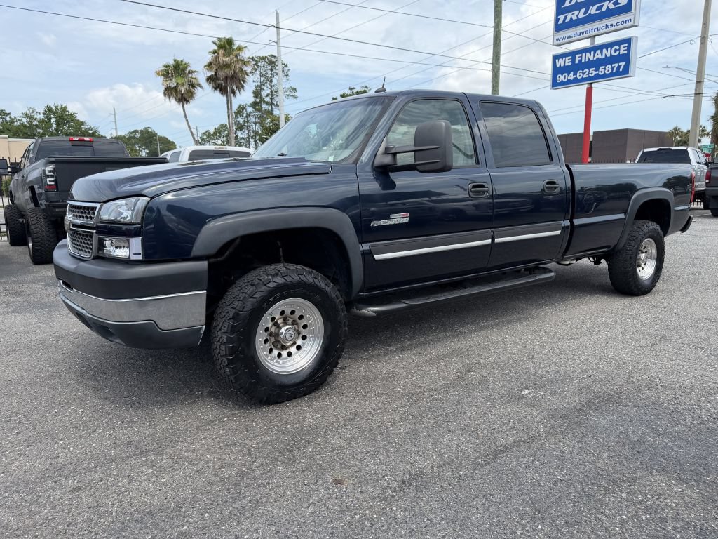 Used 2005 Chevrolet Silverado 2500 LT w/ Heavy-Duty Power Package AWD/4WD image 2