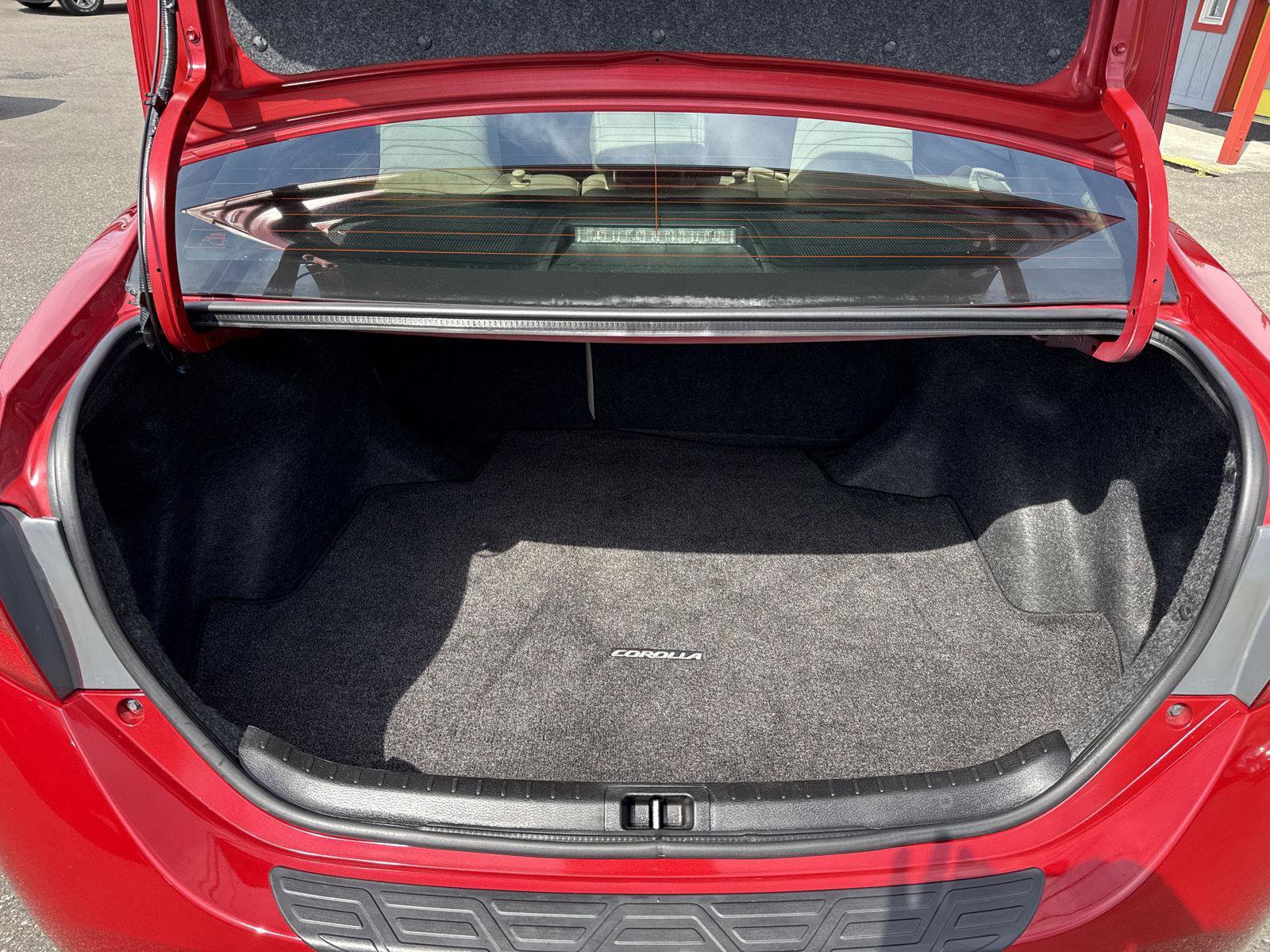 Used 2015 Toyota Corolla LE image 16