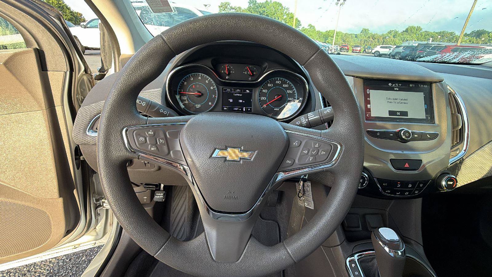 Used 2018 Chevrolet Cruze LT FWD image 25