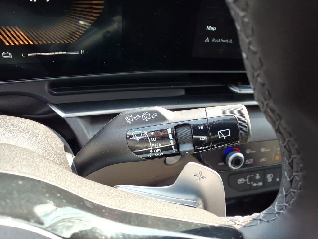 Used 2025 Kia Carnival EX image 20