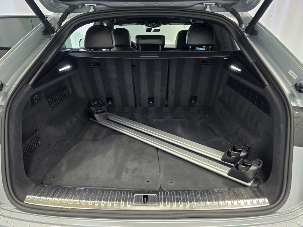 Used 2024 Audi Q8 Prestige w/ Prestige Package image 11