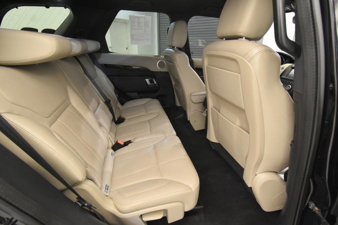 Used 2020 Land Rover Discovery SE AWD/4WD image 18