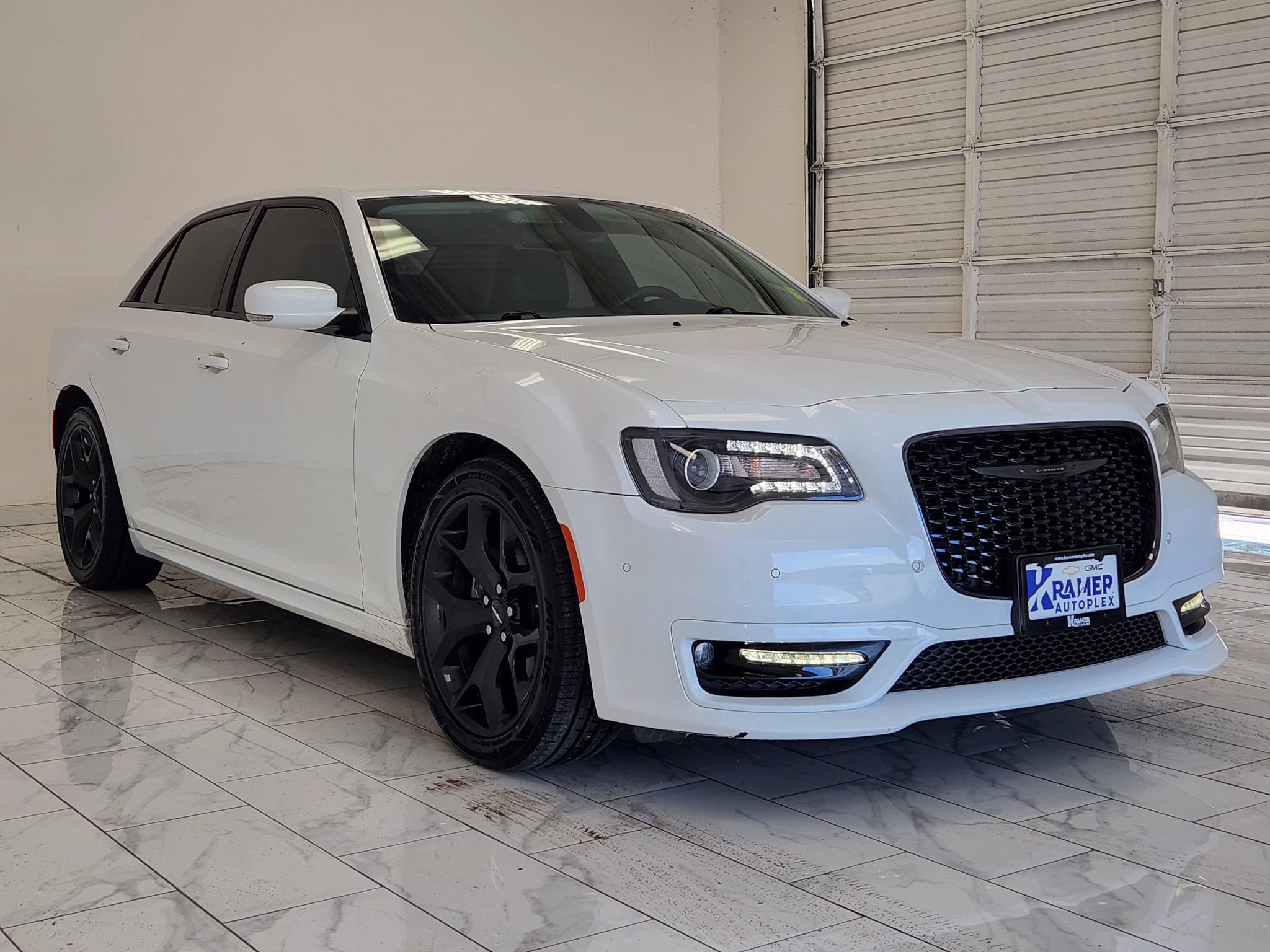 Used 2022 Chrysler 300 Touring L RWD image 3