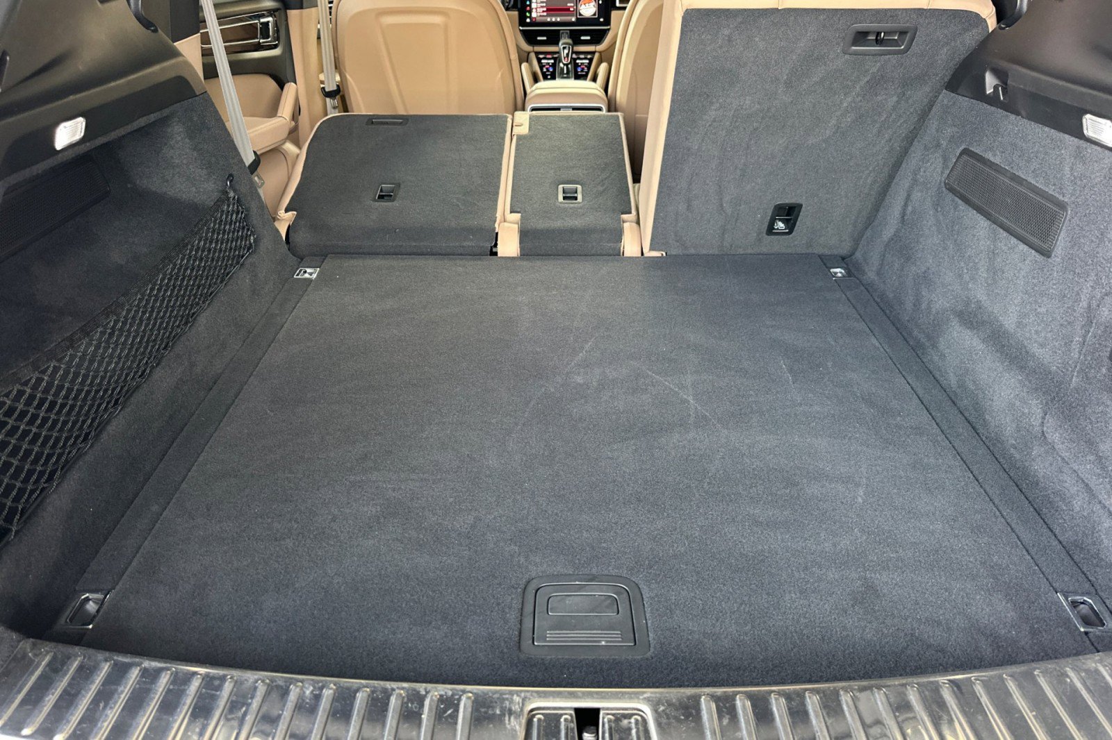 Used 2023 Porsche Cayenne Platinum Edition image 15