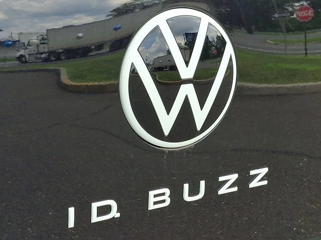 New 2025 Volkswagen ID. Buzz Pro S RWD image 14