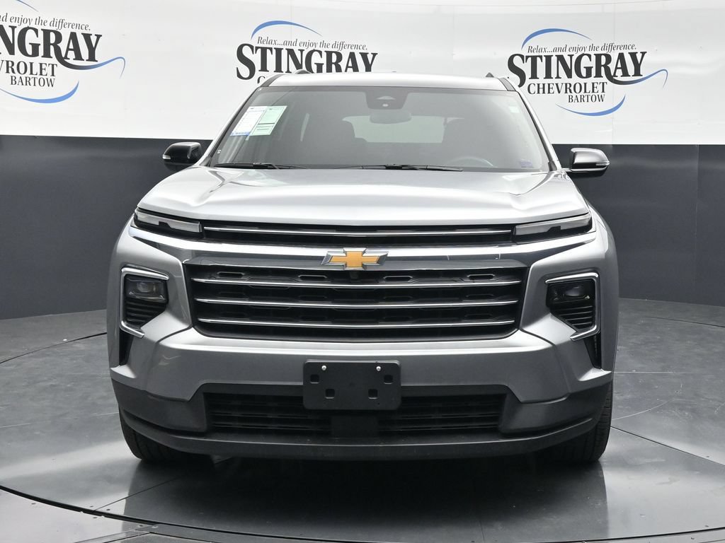 Used 2026 Chevrolet Traverse LT FWD image 2