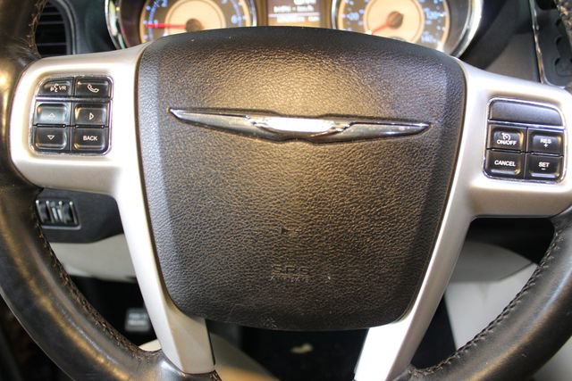 Used 2016 Chrysler Town & Country Touring w/ Driver Convenience Group image 22