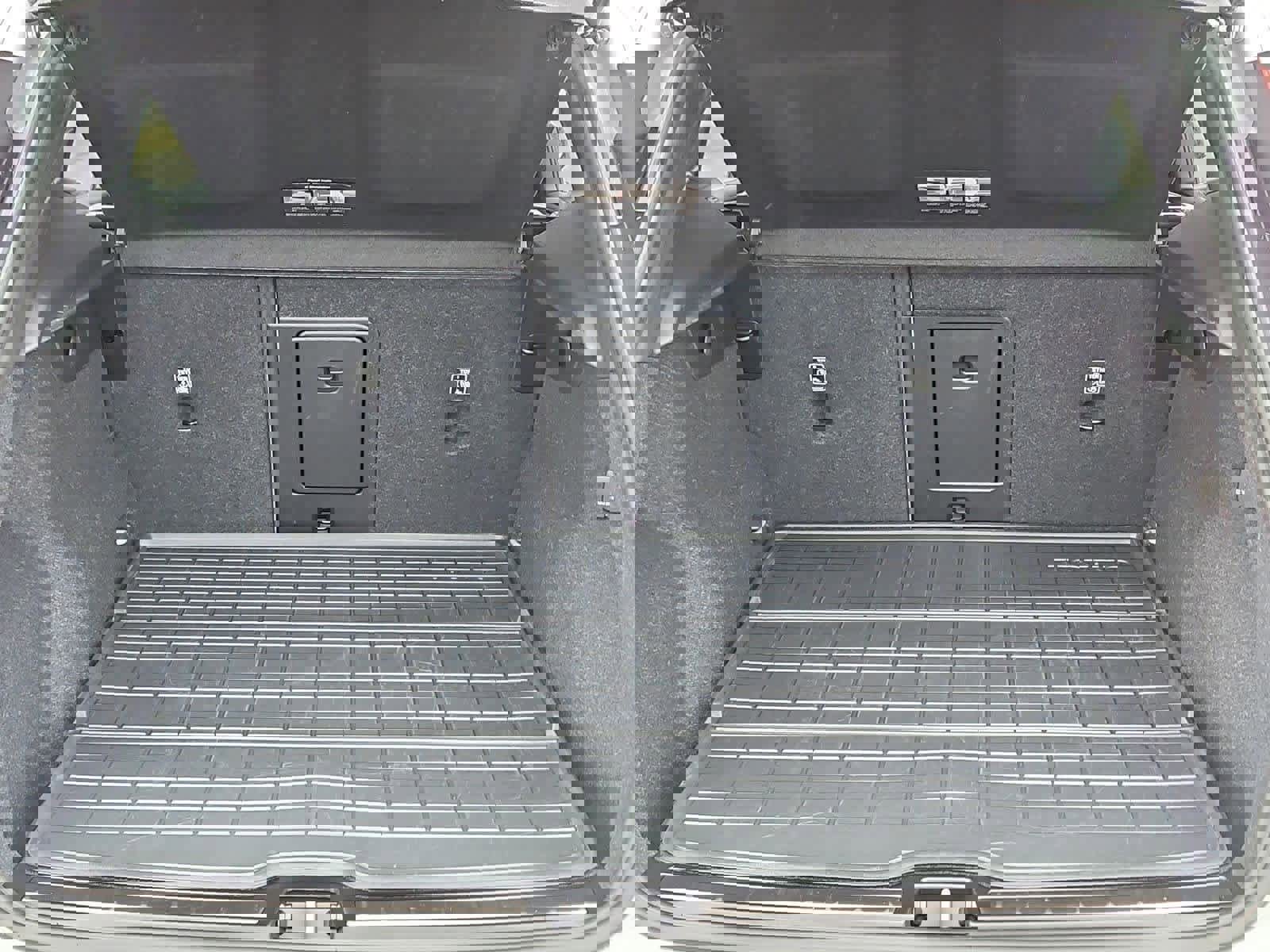 Used 2024 Volvo XC40 B5 Ultimate w/ Protection Package Premier image 36