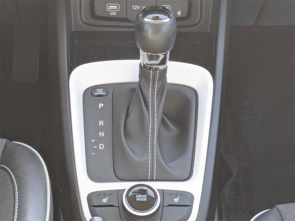 Used 2023 Hyundai Venue Limited image 16