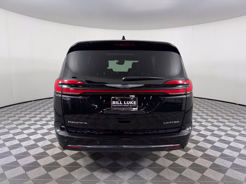 Used 2026 Chrysler Pacifica Limited FWD image 10