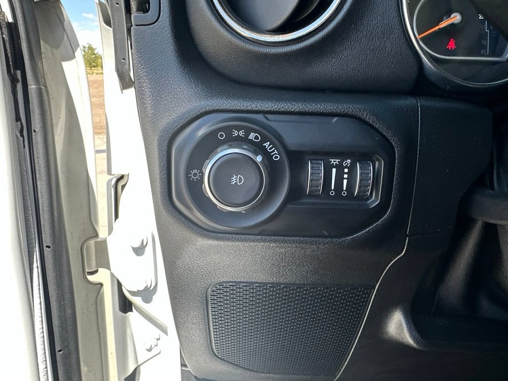 Used 2021 Jeep Wrangler Unlimited Sahara AWD/4WD image 14