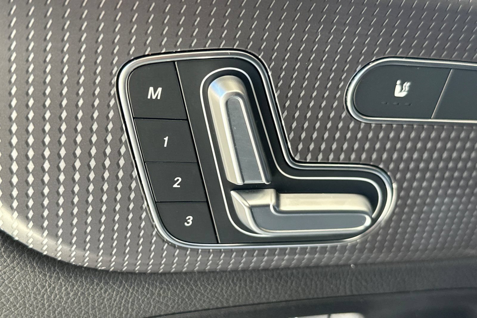 Certified 2022 Mercedes-Benz GLB 250 4MATIC image 13