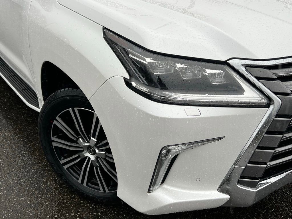 Used 2021 Lexus LX 570 4WD w/ Luxury Package image 2