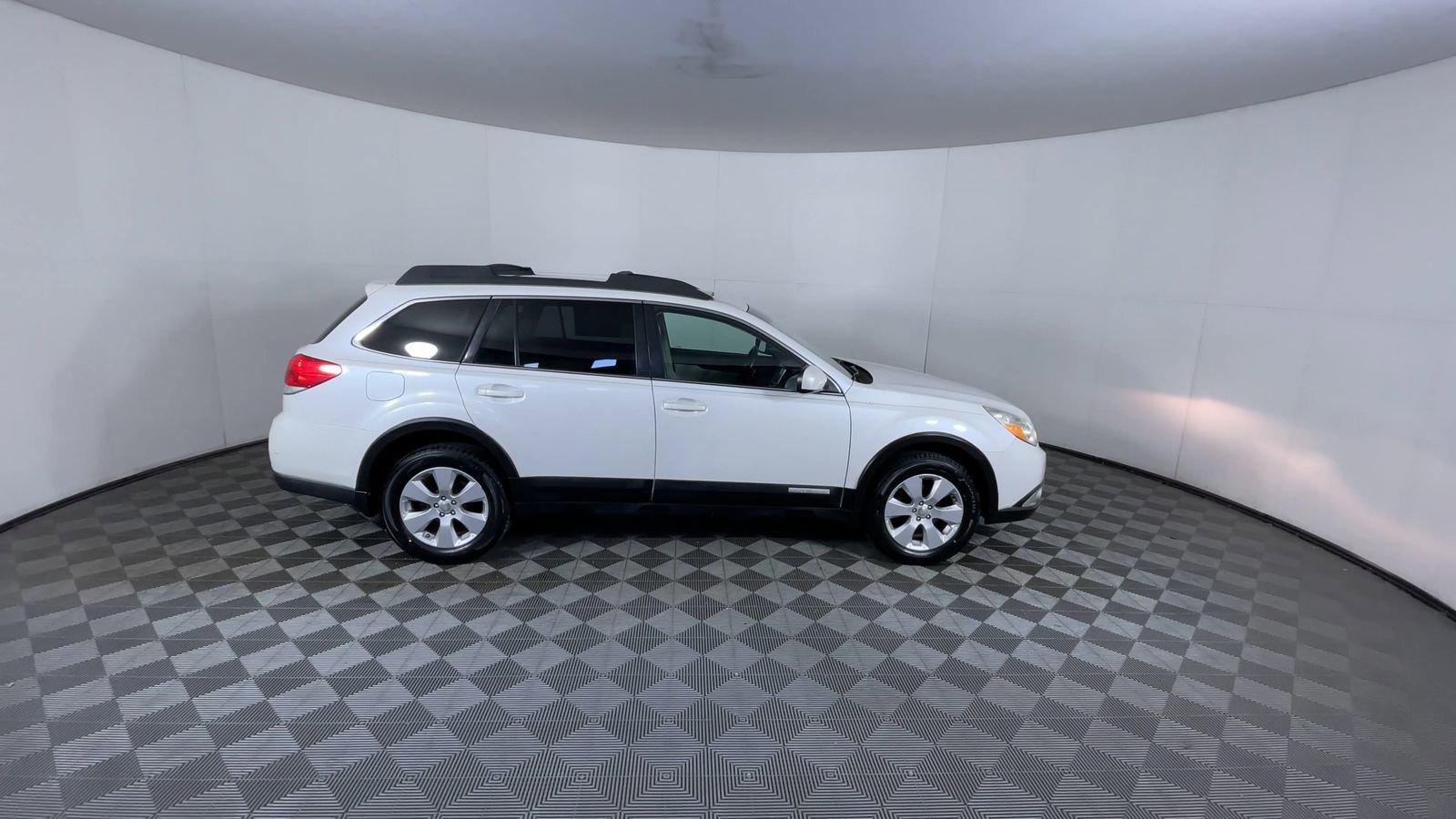 Used 2011 Subaru Outback 2.5i Limited AWD/4WD image 9