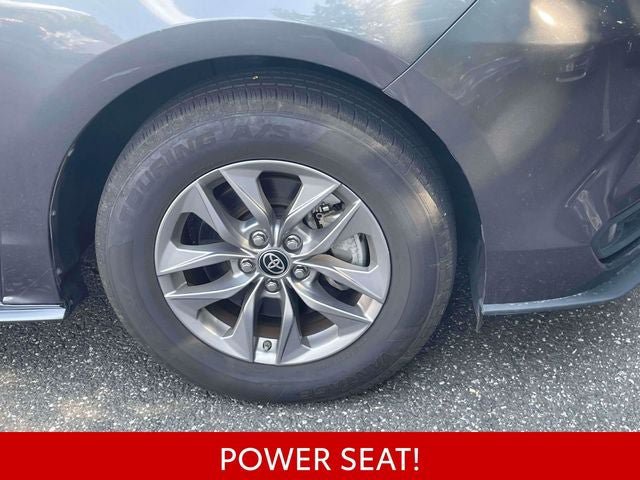 Certified 2025 Toyota Sienna XLE FWD image 11