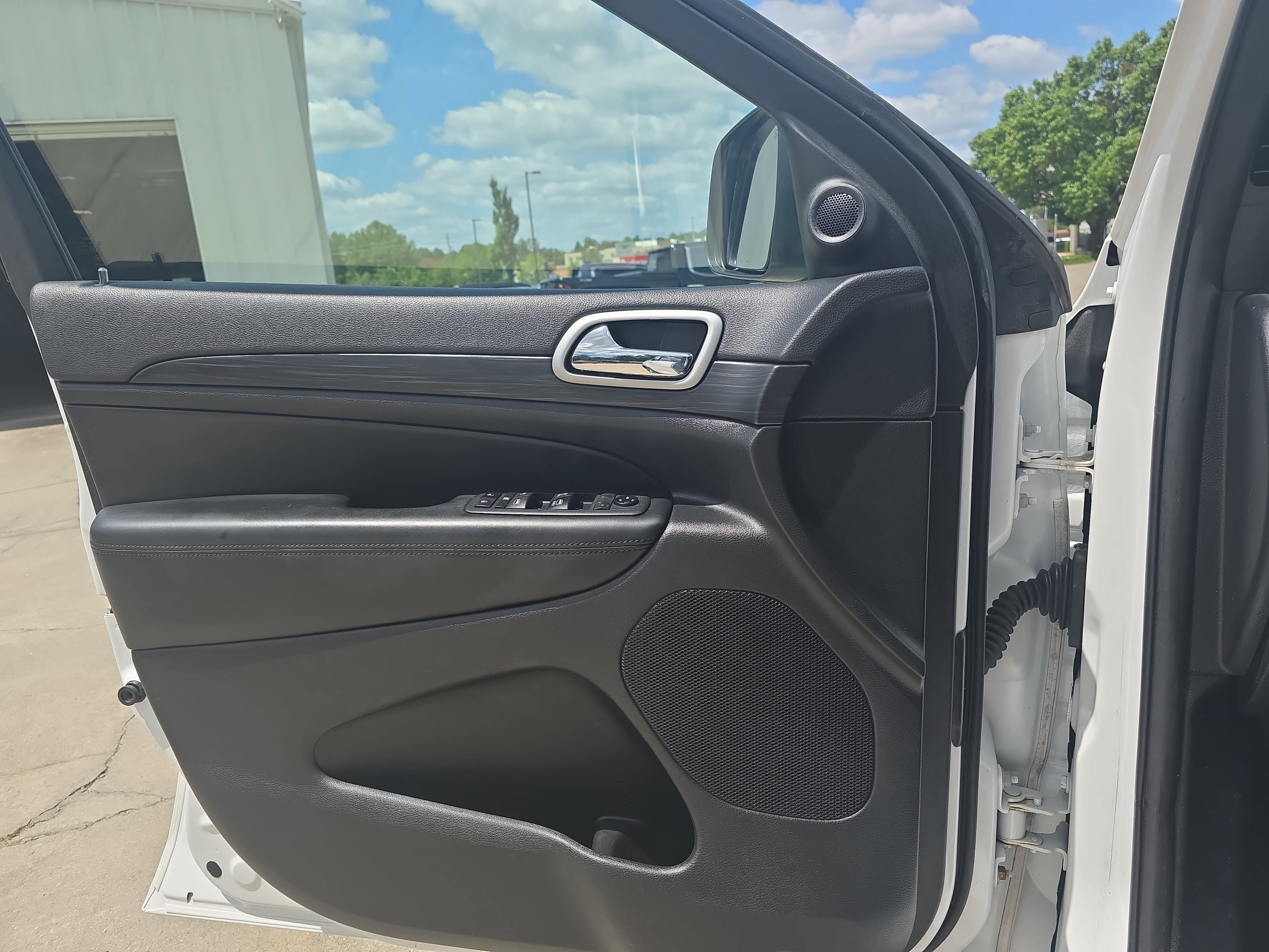 Used 2020 Jeep Grand Cherokee Laredo w/ Laredo X Package AWD/4WD image 25