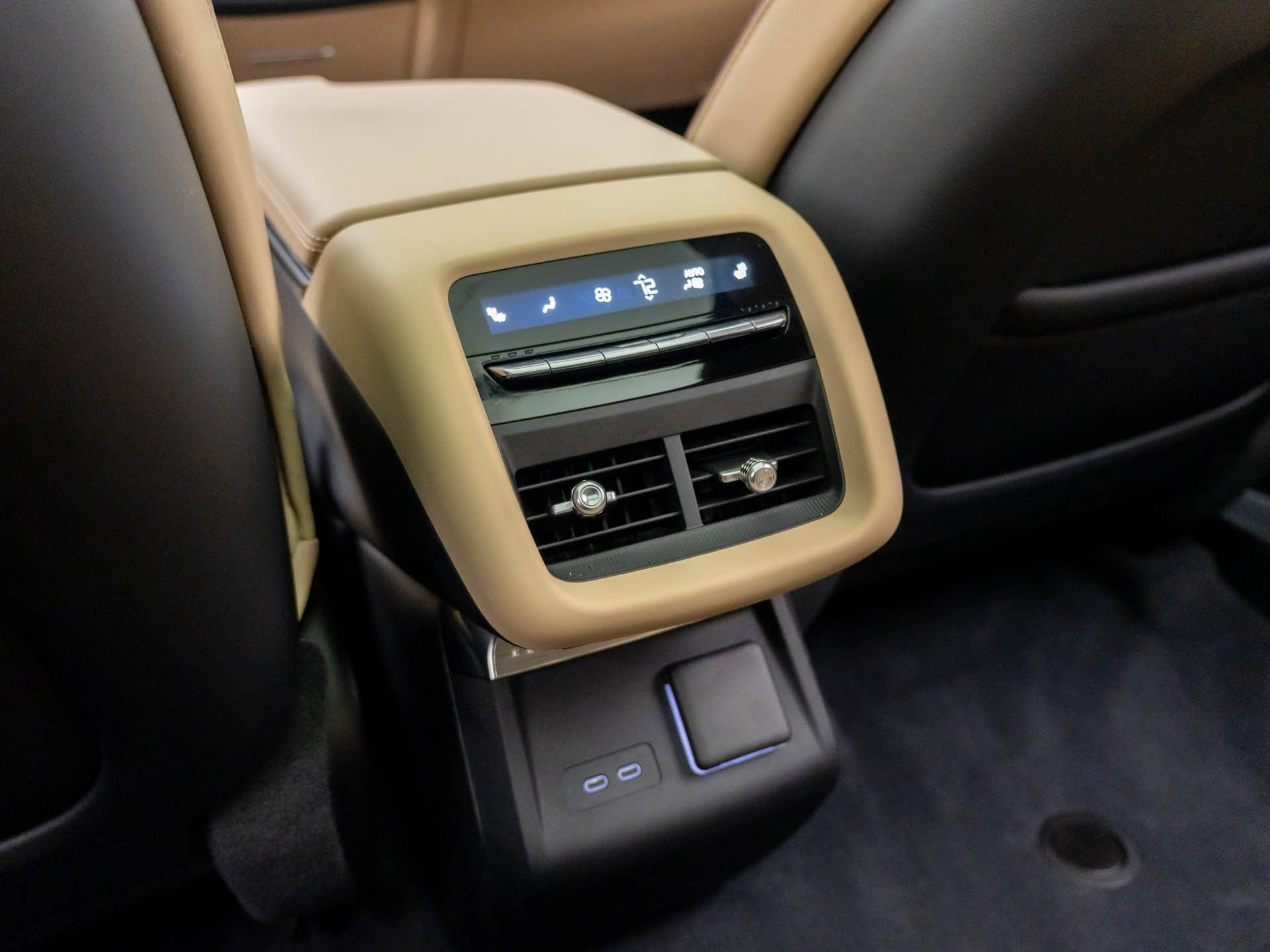 Certified 2026 Cadillac Lyriq Signature Luxury w/ Nappa Leather Package AWD/4WD image 24
