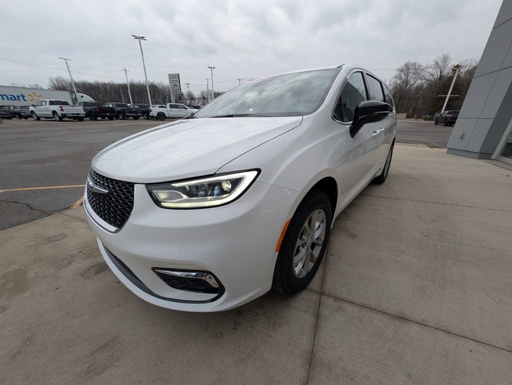 New 2026 Chrysler Pacifica Select AWD/4WD image 9
