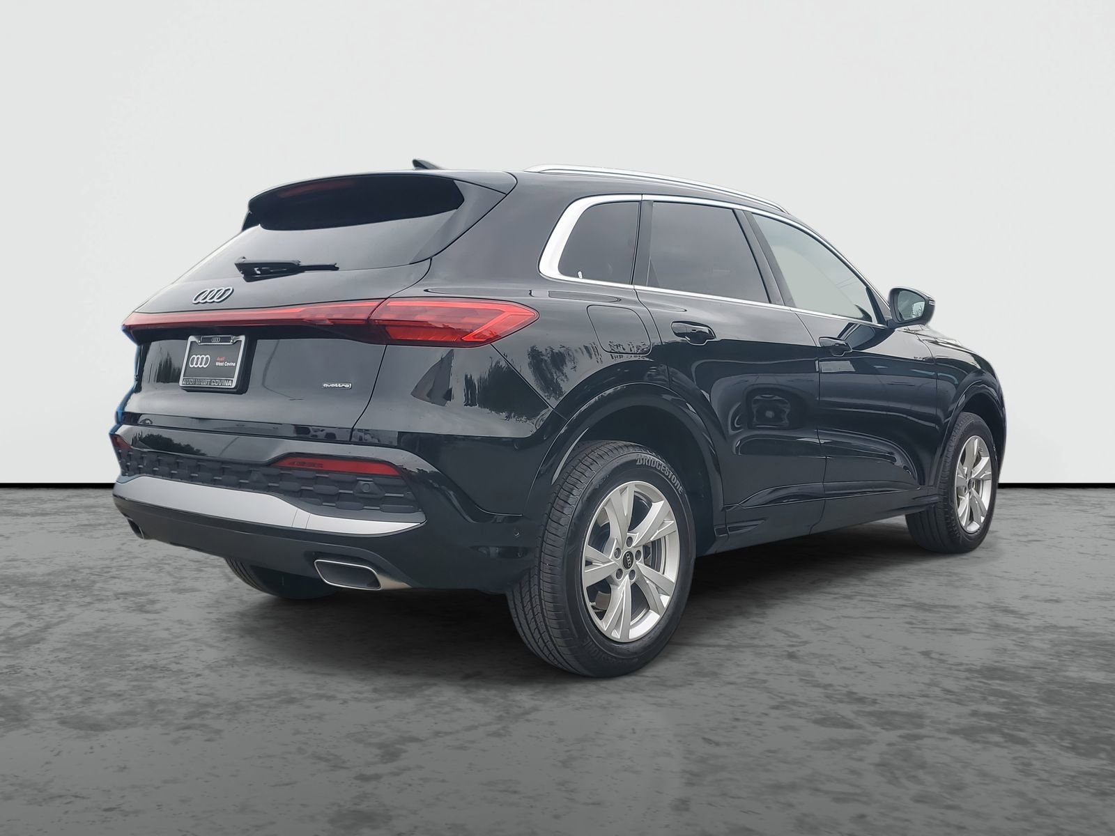 Used 2025 Audi Q5 Premium w/ Convenience Package image 4