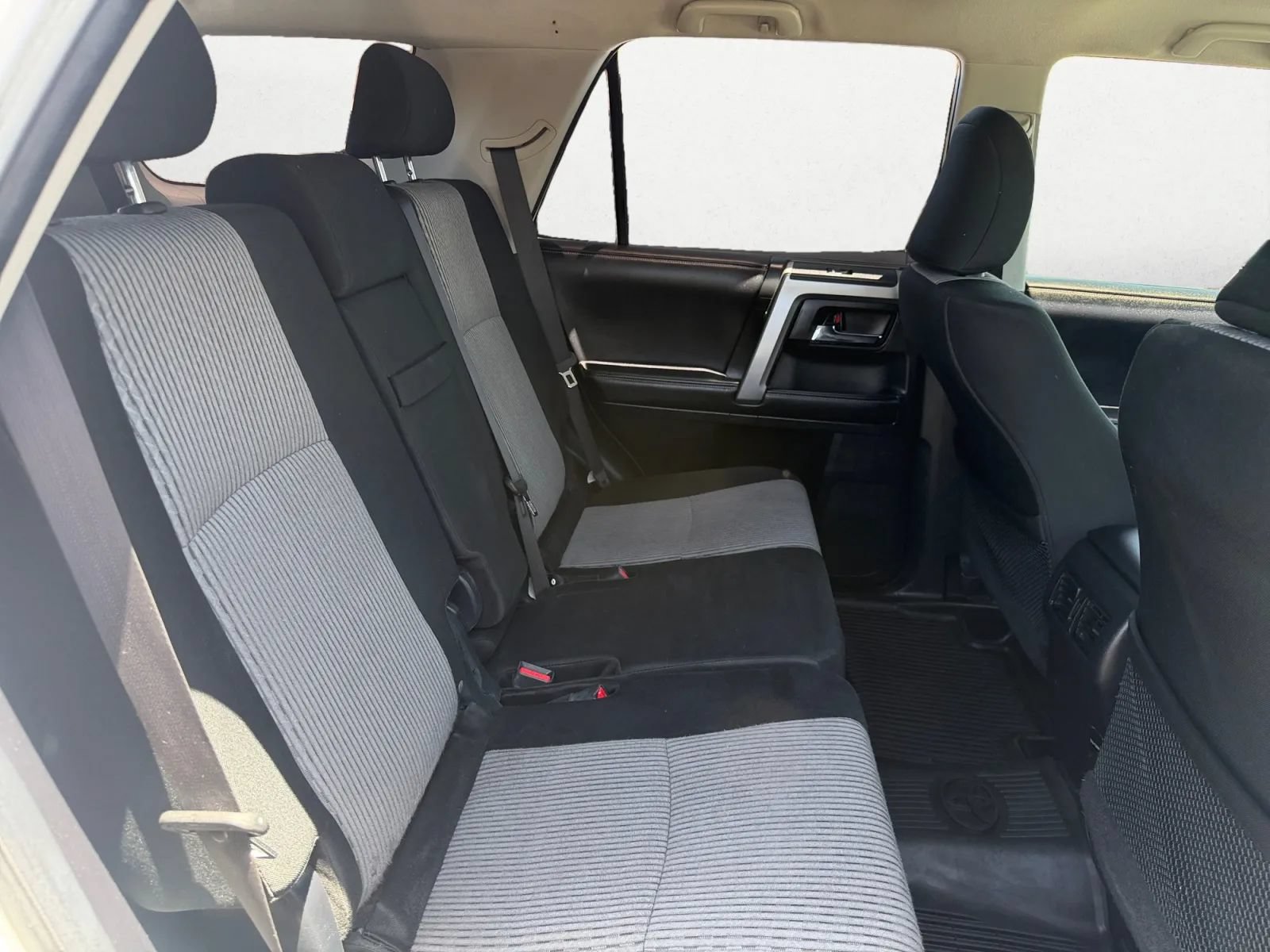 Used 2017 Toyota 4Runner SR5 AWD/4WD image 22