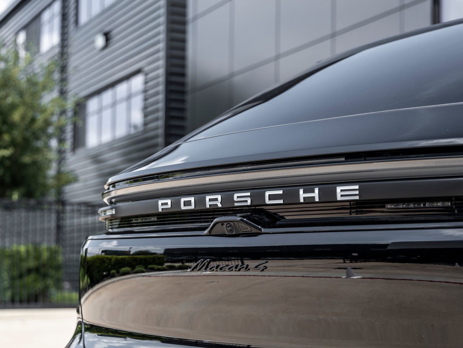 Certified 2025 Porsche Macan 4 Electric image 14