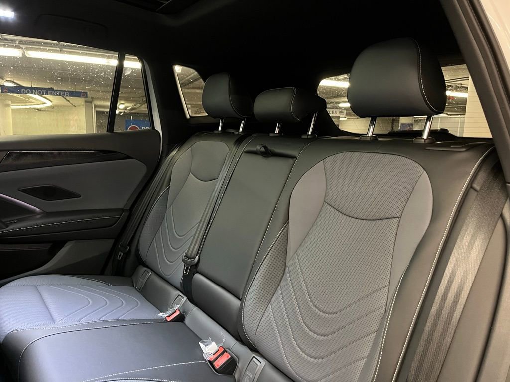 New 2025 Volkswagen Tiguan SE R-Line image 23