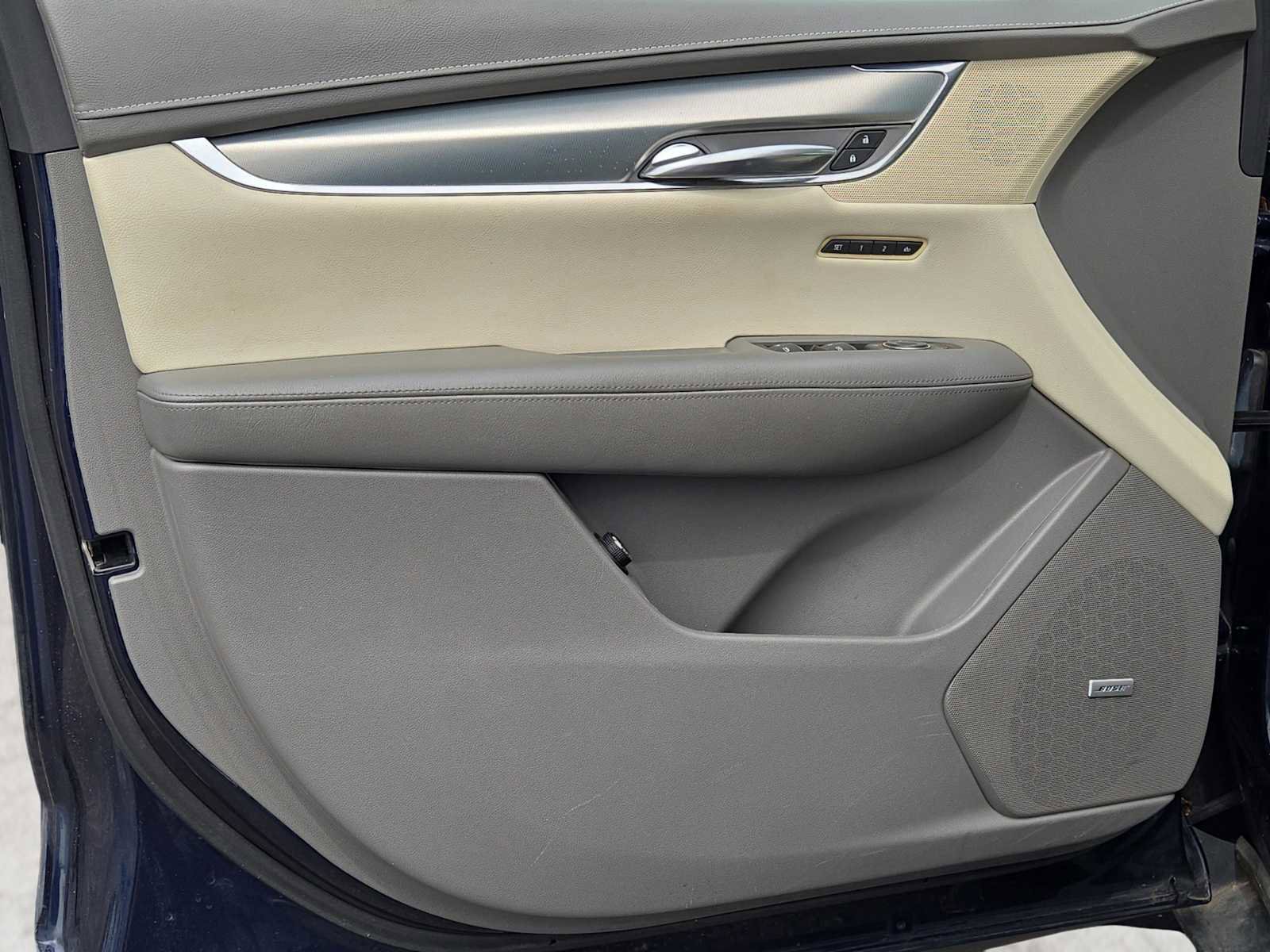 Used 2017 Cadillac XT5 Luxury w/ Driver Awareness Package image 18