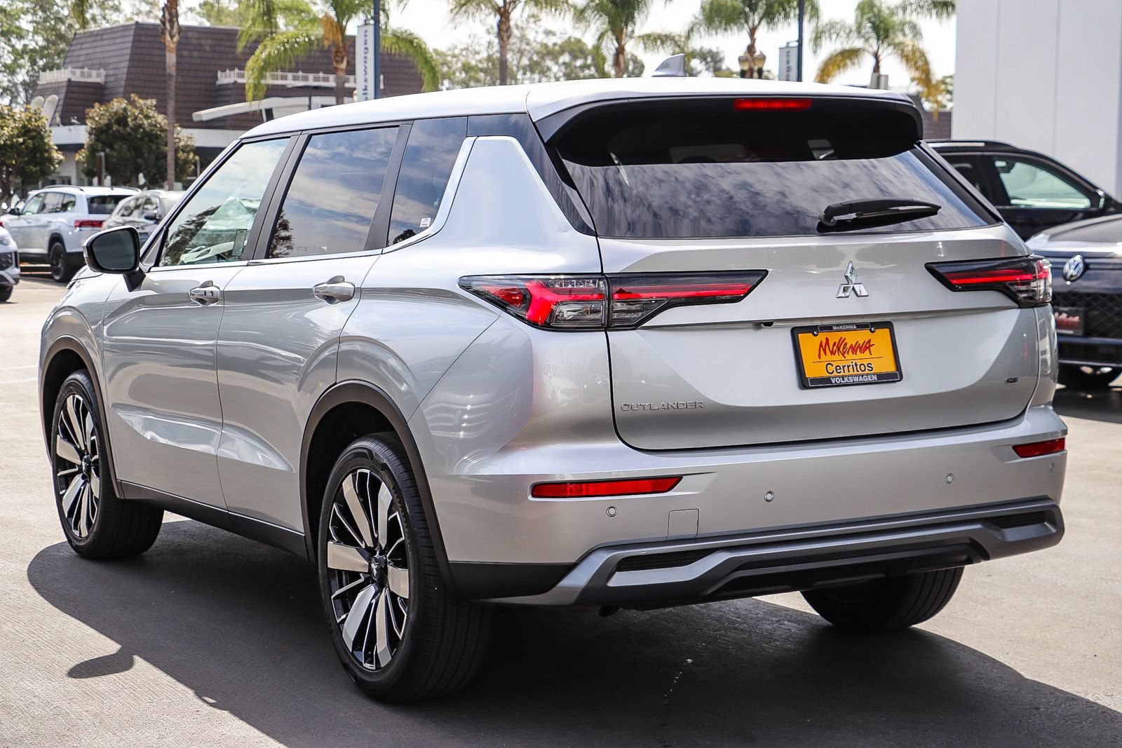 Used 2025 Mitsubishi Outlander SE FWD image 8