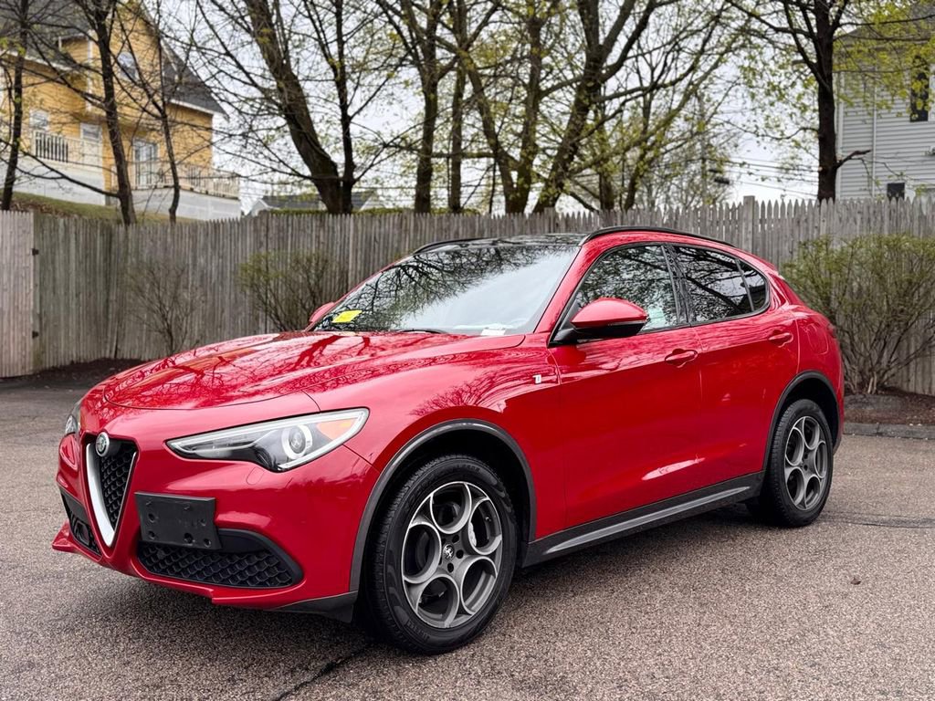 Used 2023 Alfa Romeo Stelvio Ti AWD/4WD image 2